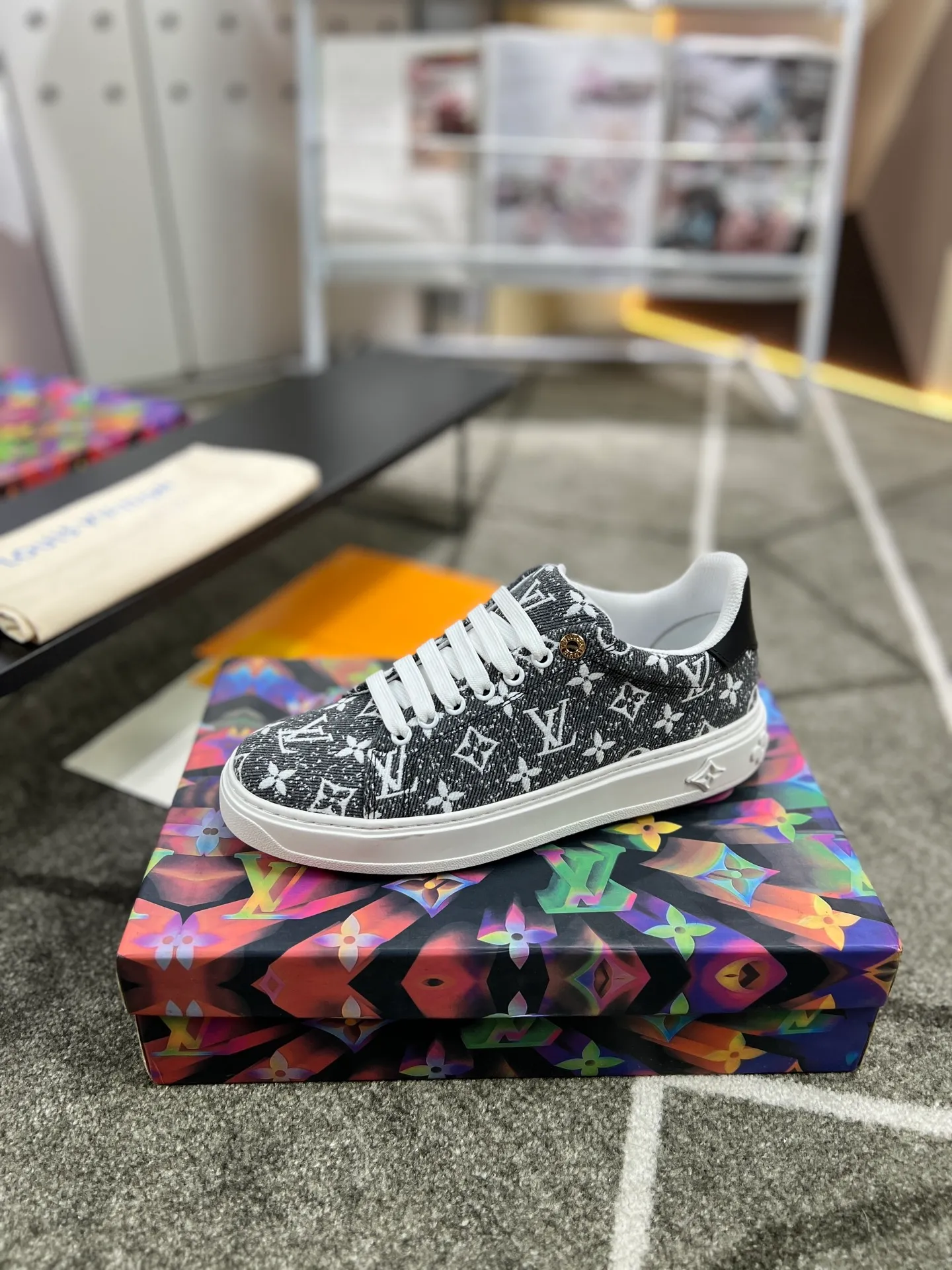 Factory price: 520💰LOUIS VUITTON [Louis VUITTON] New trendy Lv is on the market🎁, casual and fashionable men's shoes👟The upper is made of imported original fabric + cowhide mesh lining, the original wear-resistant rubber outsole, the version is simple and elegant, exclusive for trendy men, six colors available, code number: 38-44, customized 45, 46